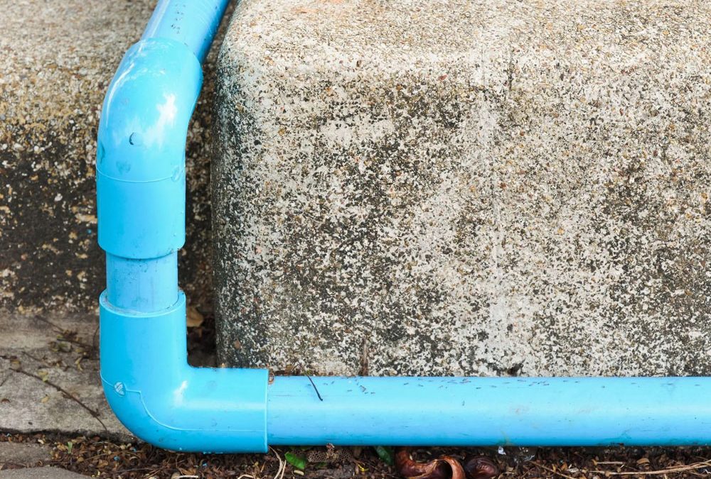 How to Temporarily Fix a Leaky Pipe Until the Plumber Arrives